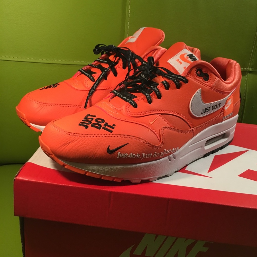 Men’s Nike shoes